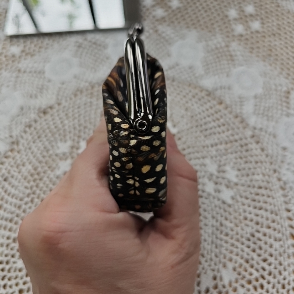 Vintage Lee Sands Hawaii Pheasant/Peacock Coin Purse Kiss Closure - Picture 4 of 10
